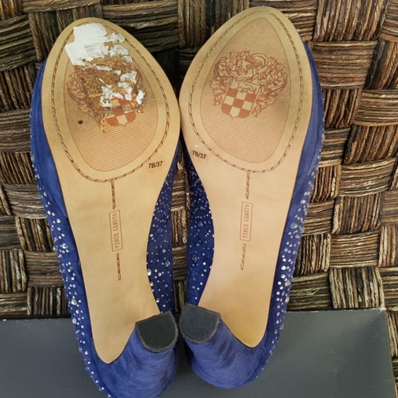 Vince Camuto - Picture 7 of 9